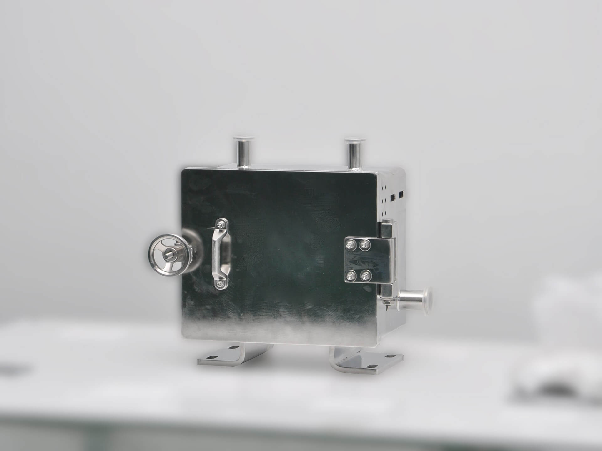 Ultra-high vacuum10^(-3)Pa - Vacuum box