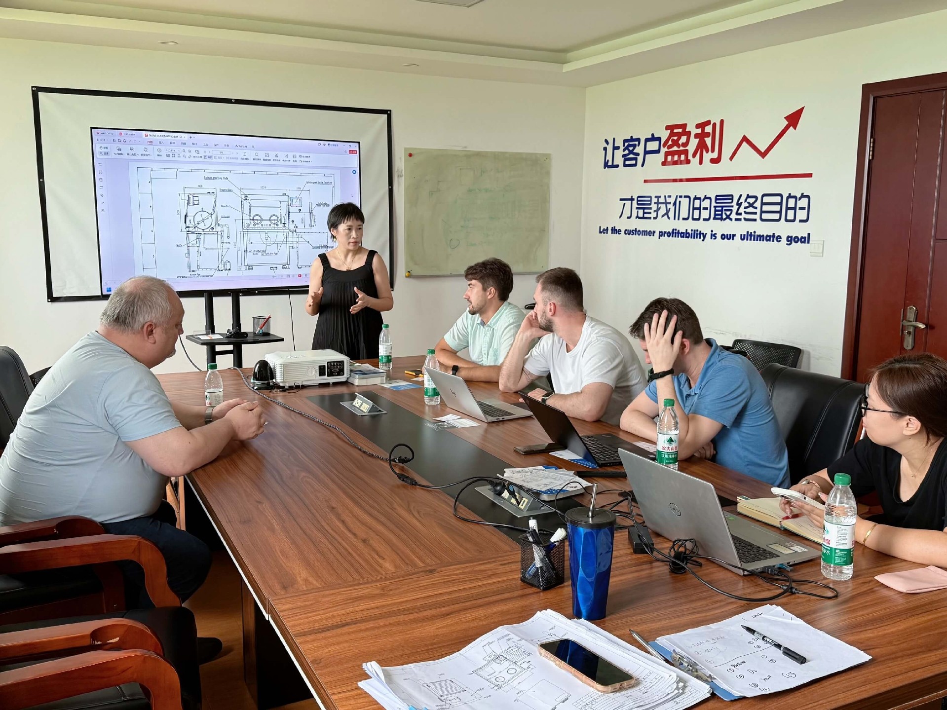 Russian customers come for a visit and inspection! Changshu Tongrun Electronics' customized glove box capabilities have been recognized again.